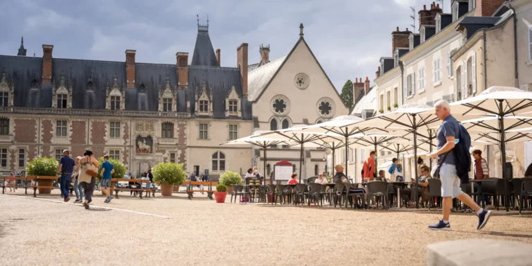 La place du Château de Blois et ses terrasses
